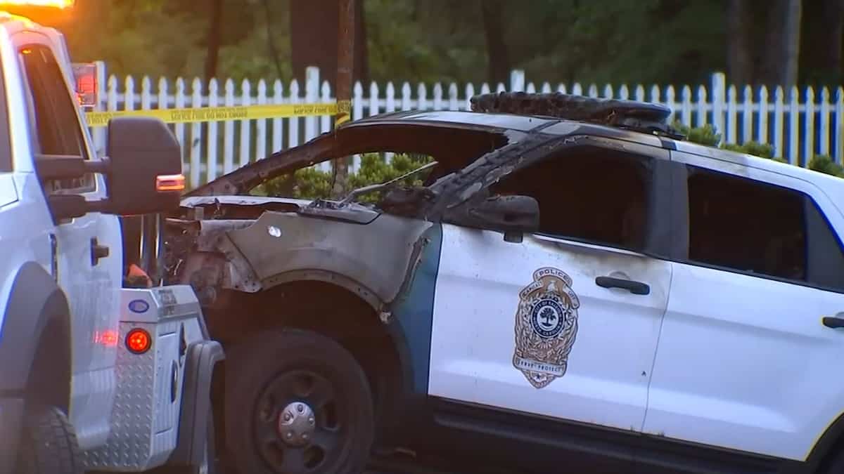 Un lanceur de cocktails Molotov abattu devant un poste de police