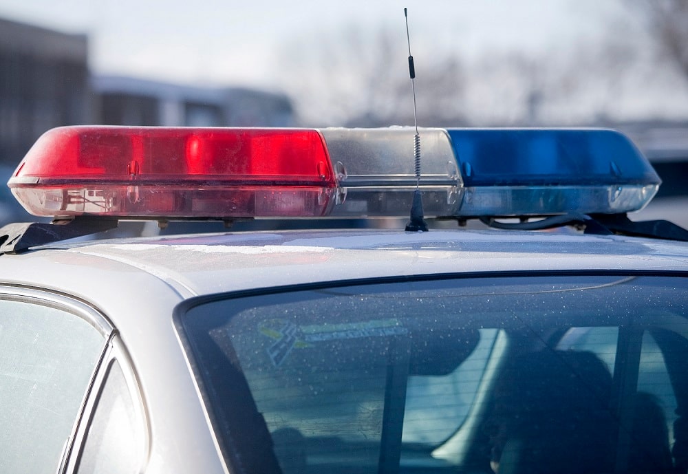 Une femme se trouve dans un état critique après avoir été poussée d’un balcon du 3e étage d’un immeuble de la rue Sainte-Catherine à Montréal.