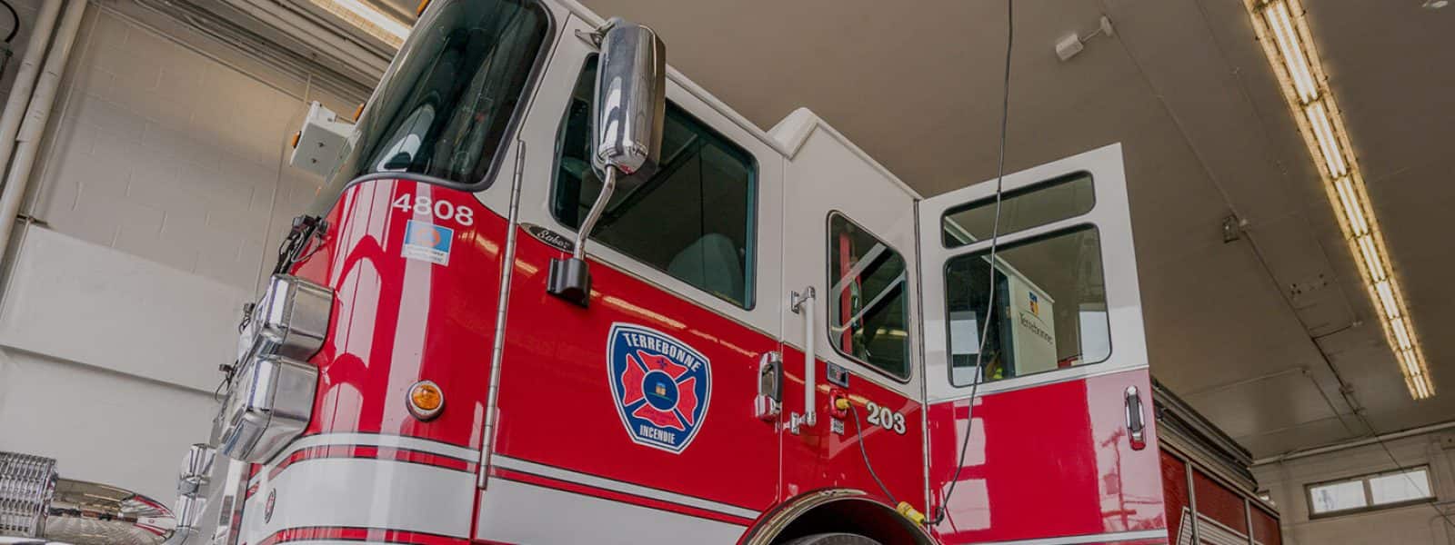 Incendie généralisé dans un logement à Terrebonne: cinq adultes et un enfant pris en charge par la Croix-Rouge