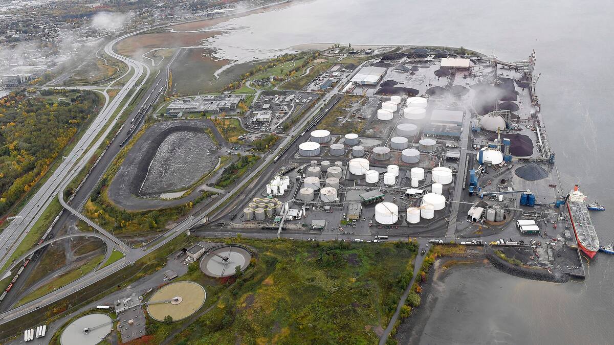 The Chinese presence worries at the port of Quebec 1