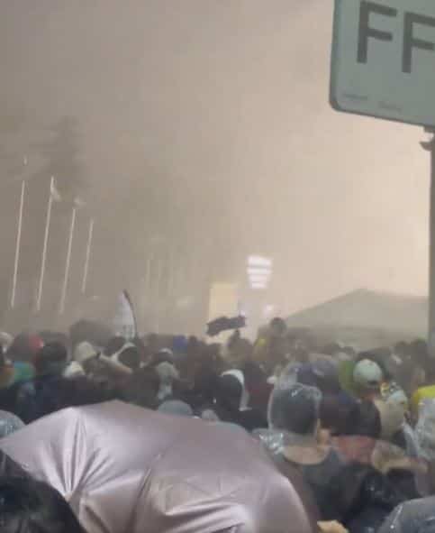 EN IMAGES | Les fans du rappeur Post Malone obligés de quitter son spectacle à Edmonton lors d’un orage violent