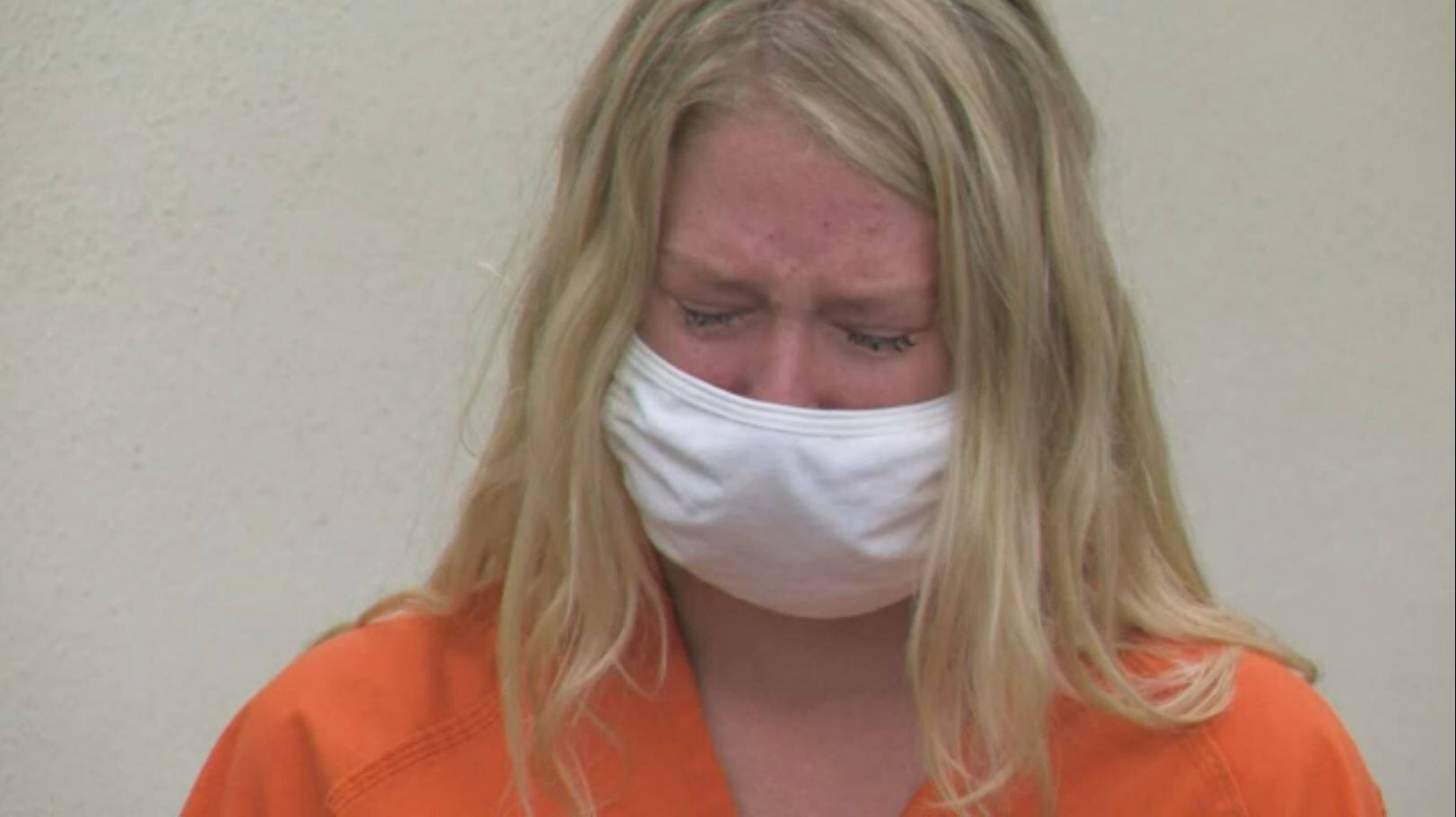 All 4 of her dogs die in the car while she is eating dinner