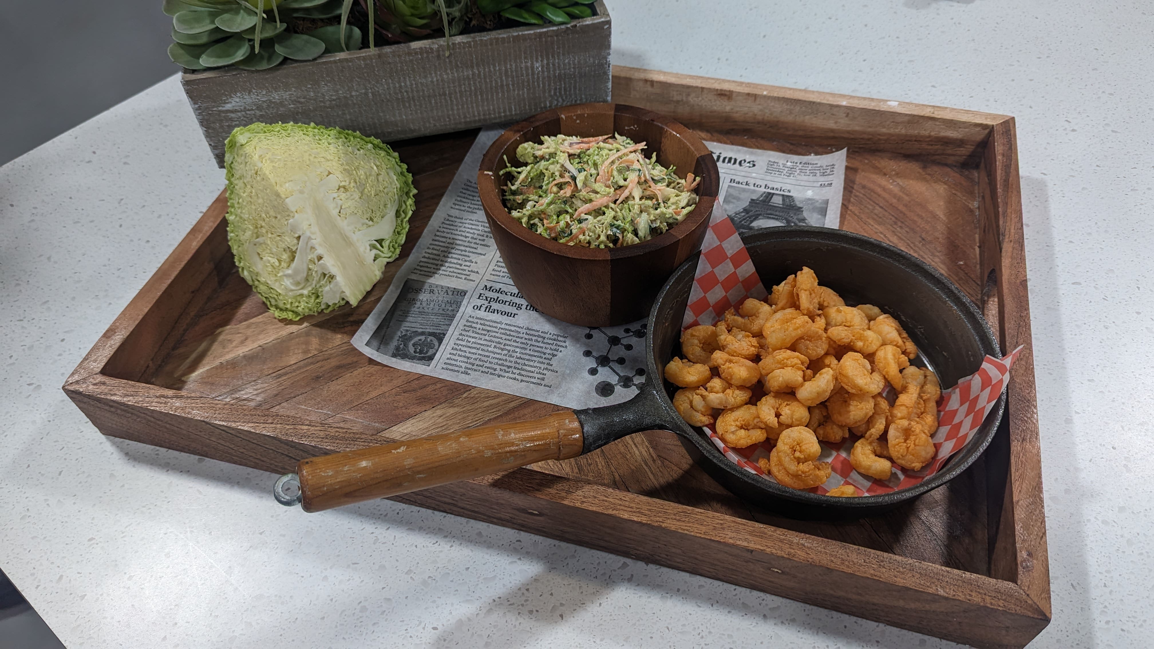 Crevettes épicées croustillantes et salade de chou