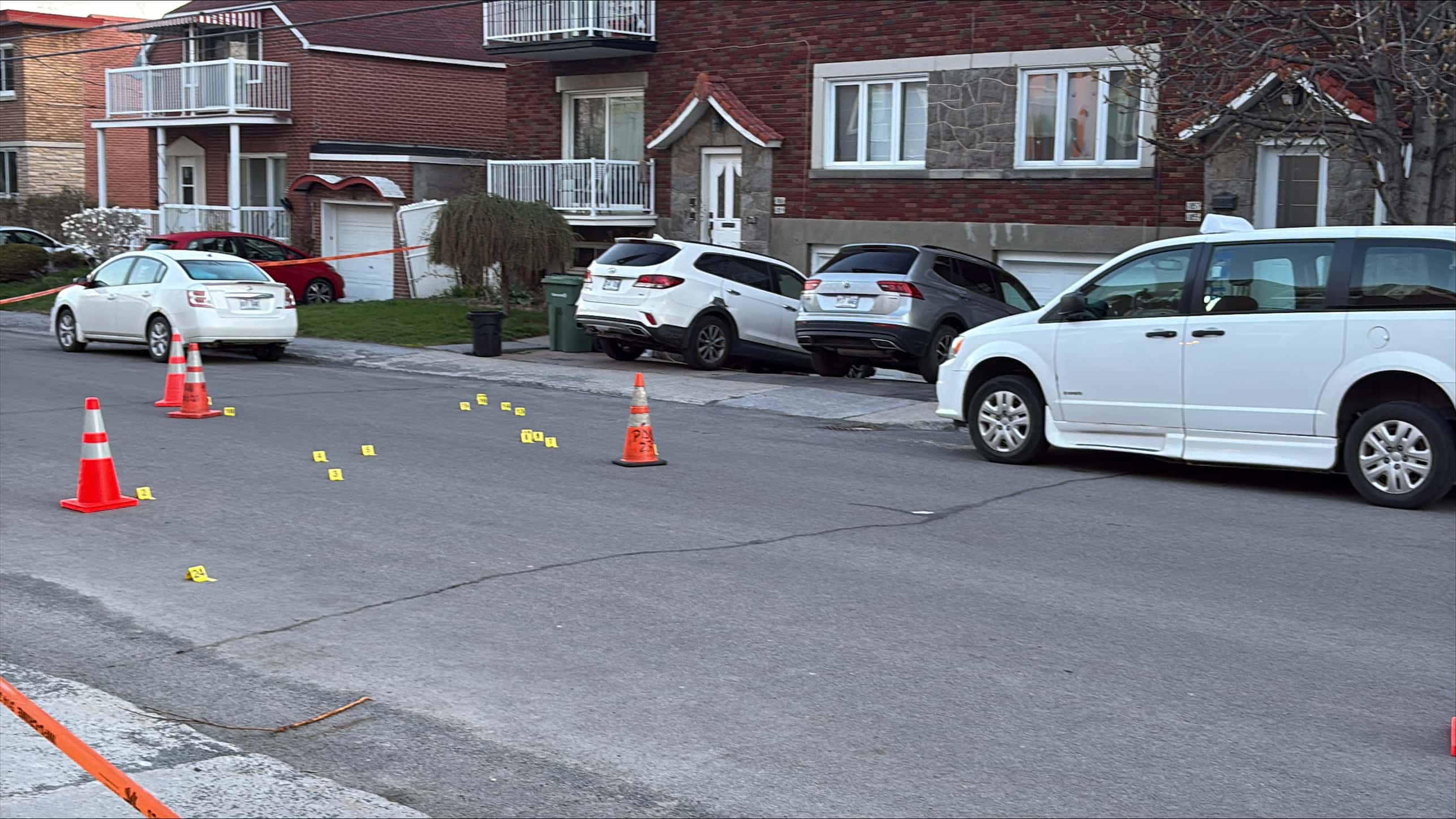 Maison criblée de balles à Ahuntsic: une autre nuit mouvementée pour les résidents de cette rue