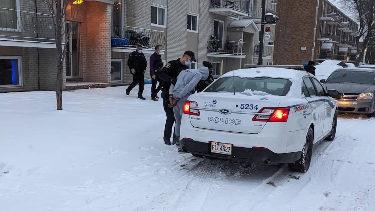 Un pourfendeur de la police de Québec arrêté pour agression sexuelle