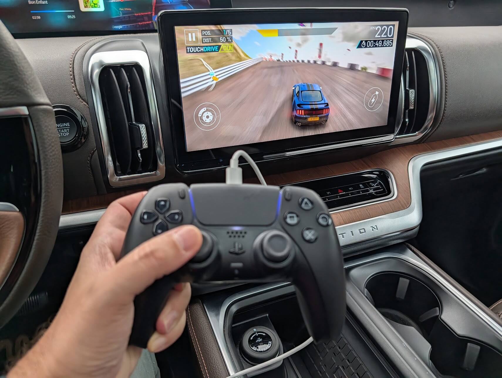 Vous pouvez jouer à des jeux sur Android Automotive.