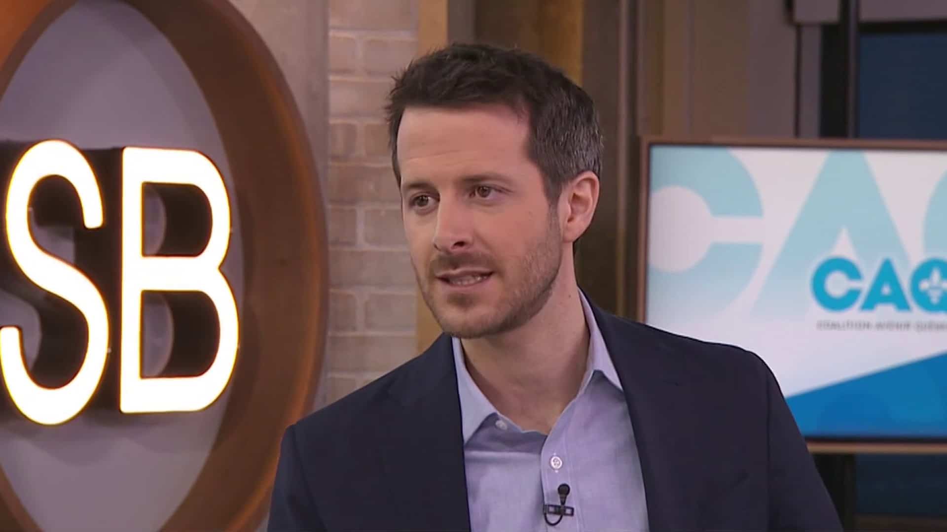 Legault sort de l’ombre 