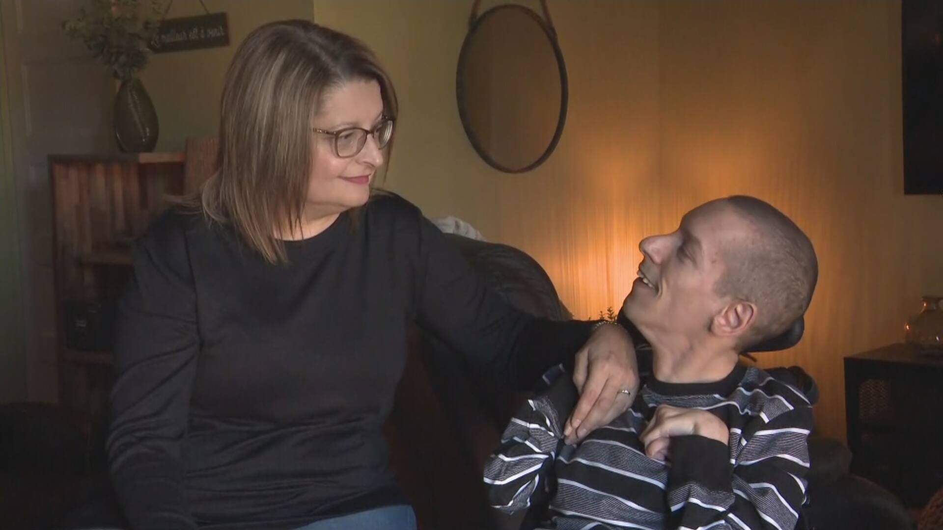 «On est fatigués»: des parents ayant un enfant polyhandicapé demandent ...