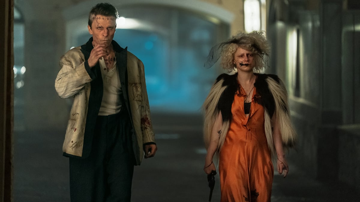 Critique du film «La fiancée!»: une relecture punk, audacieuse et électrisante du mythe de Frankenstein