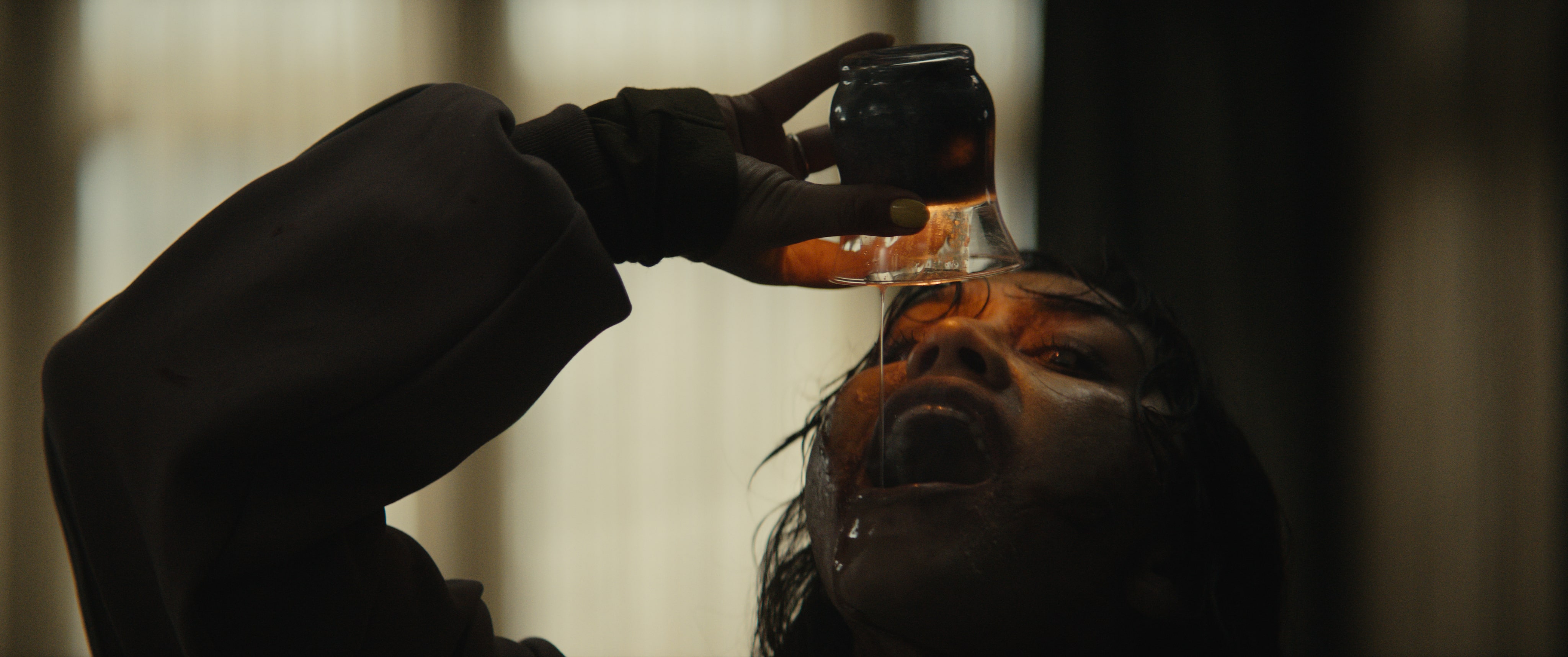 Une scène du film Evil Dead Burn.