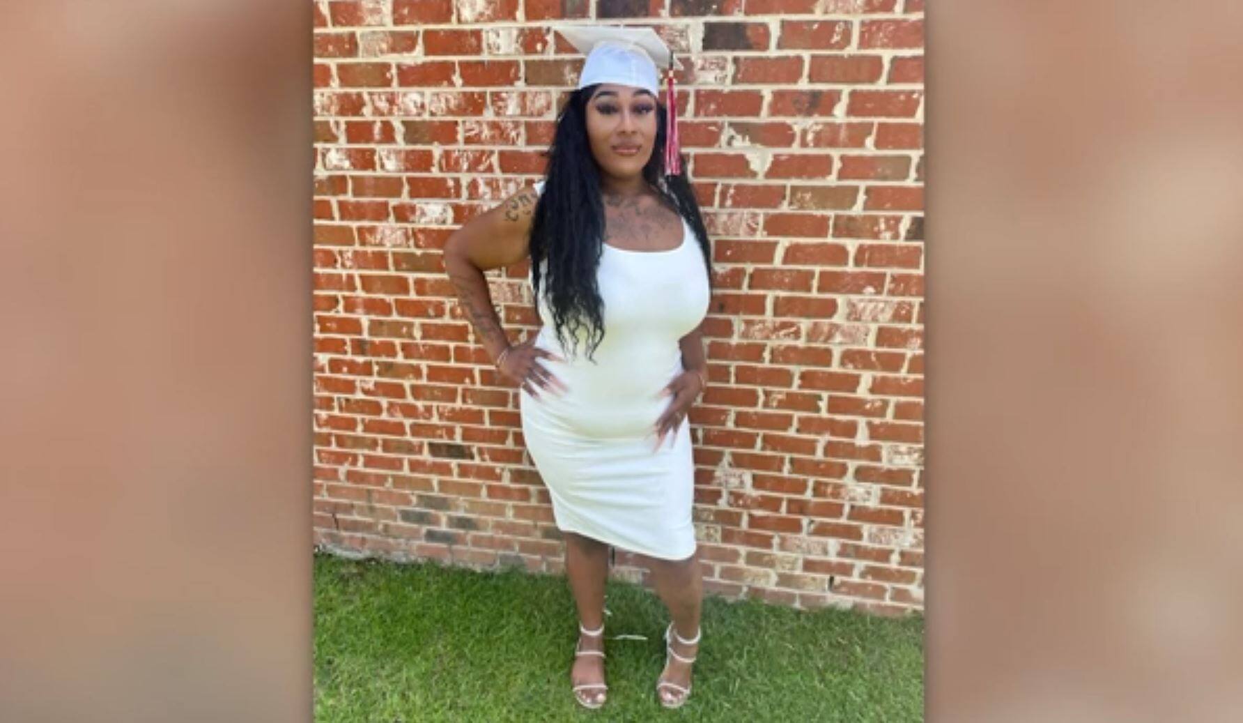 The judge has ordered to ban transgenders from wearing clothes until graduation