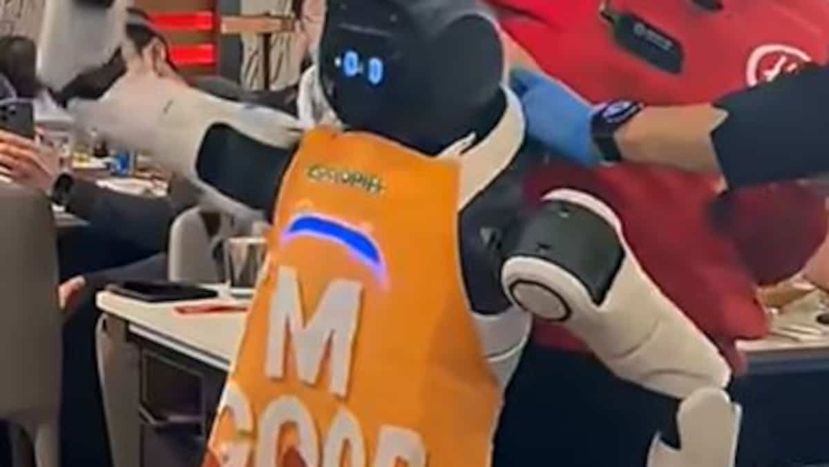 EN VIDÉO | Un robot incontrôlable sème le chaos en brisant de la vaisselle dans un restaurant californien