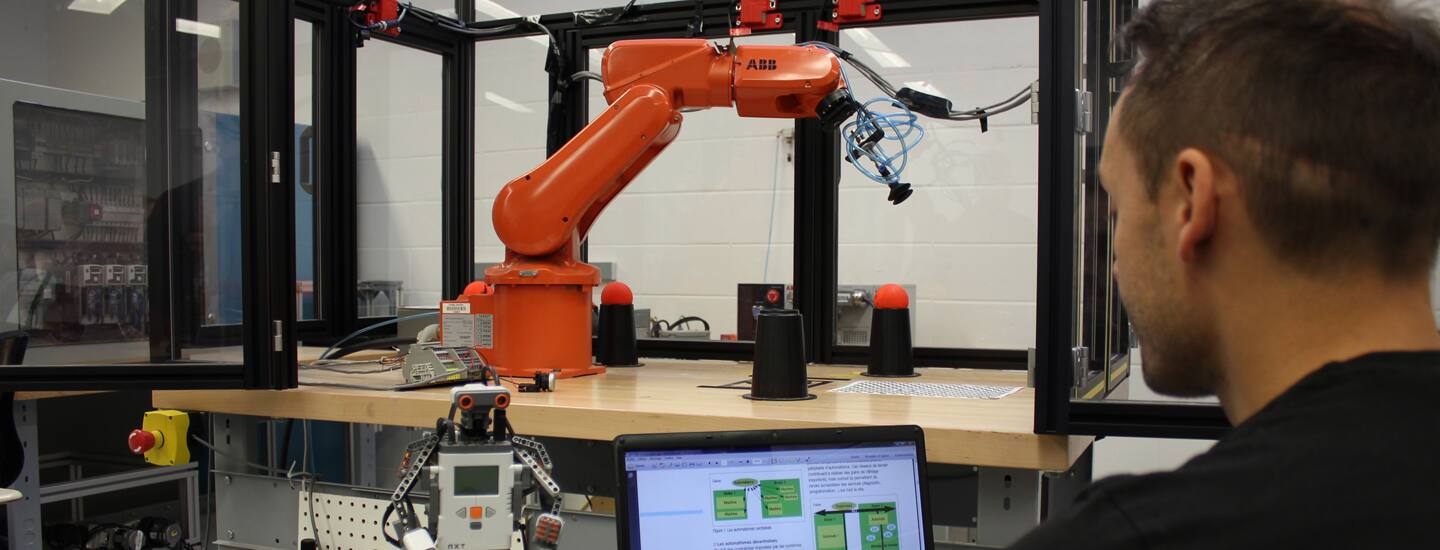 &laquo;Pas facile de partir dans la vie&raquo;: les jeunes restent anxieux m&ecirc;me si le march&eacute; du travail est en feu