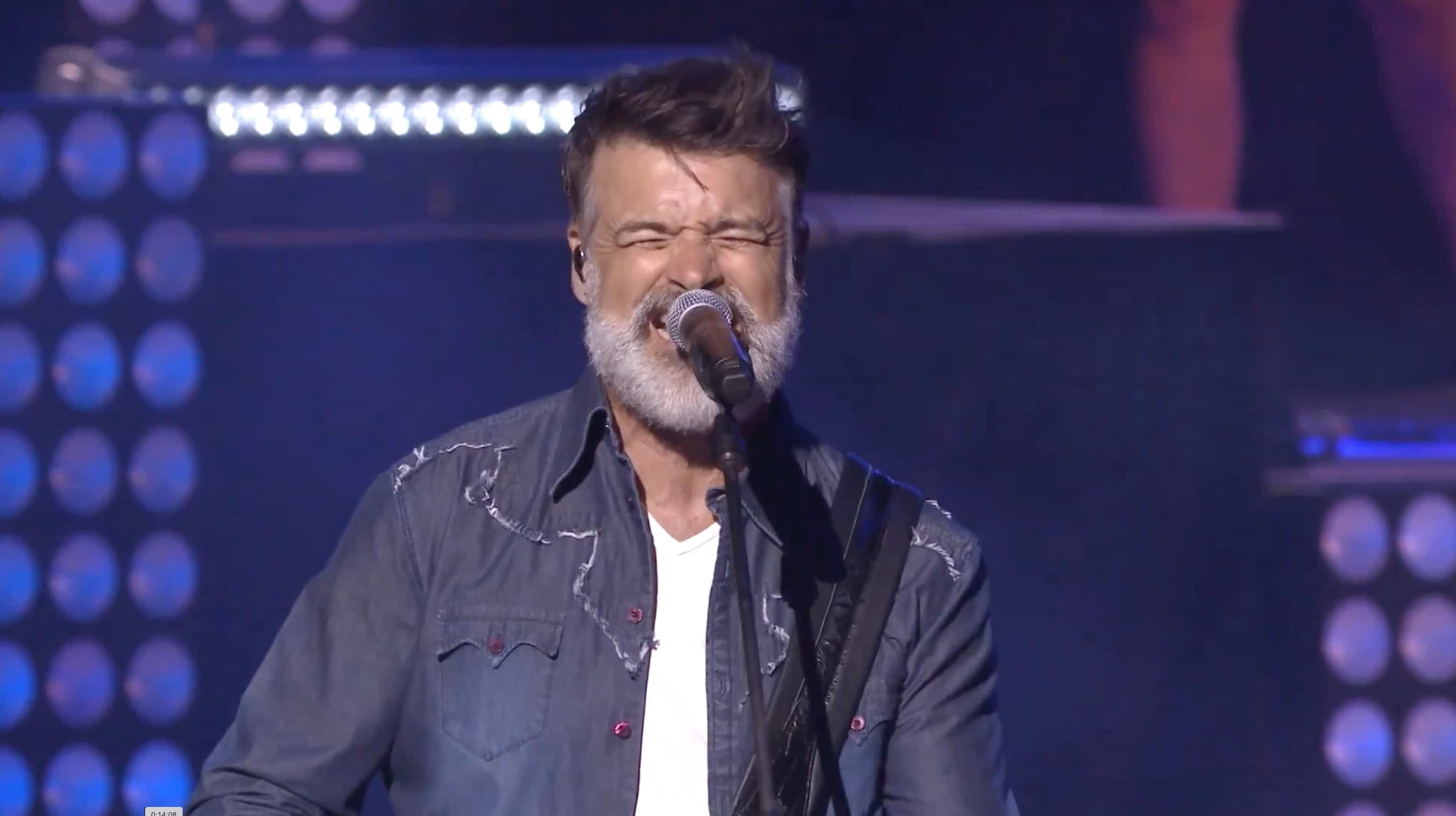 Le nouveau look de Roch Voisine enflamme le web lors du spectacle de la Fête nationale | 7 Jours