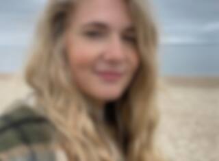 Elle fait une gaffe gênante en avion