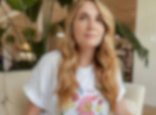 Une magnifique photo de son baby bump à la plage