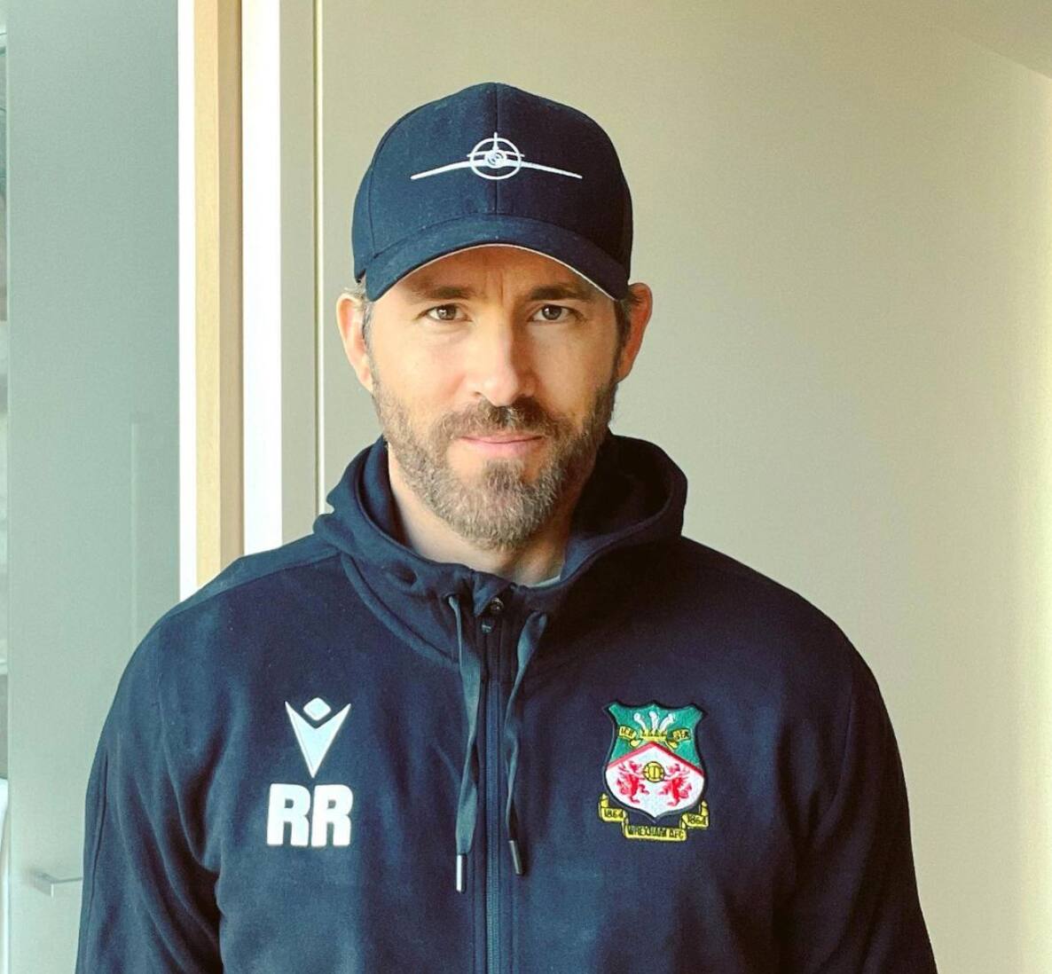 Il reçoit son vaccin et nargue les complotistes.