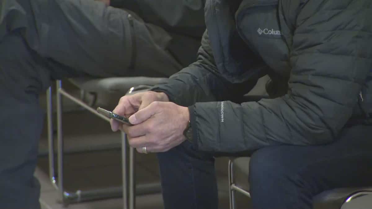 Un cadre a pincé pendant 15 ans les parties génitales de son employé