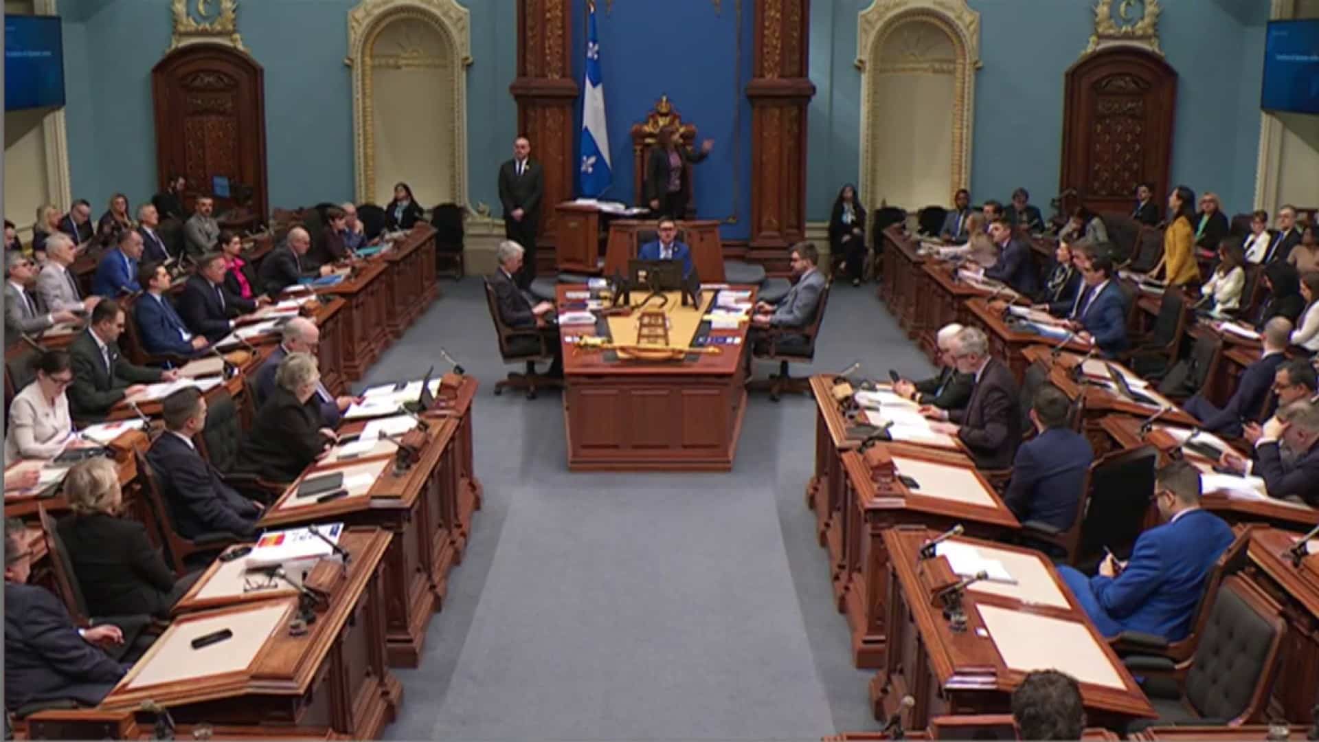 Hausse des salaires pour les députés