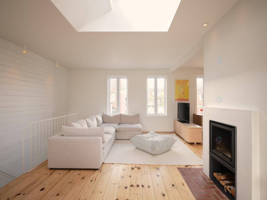 Maison avec cour privée à vendre pour 950 000$