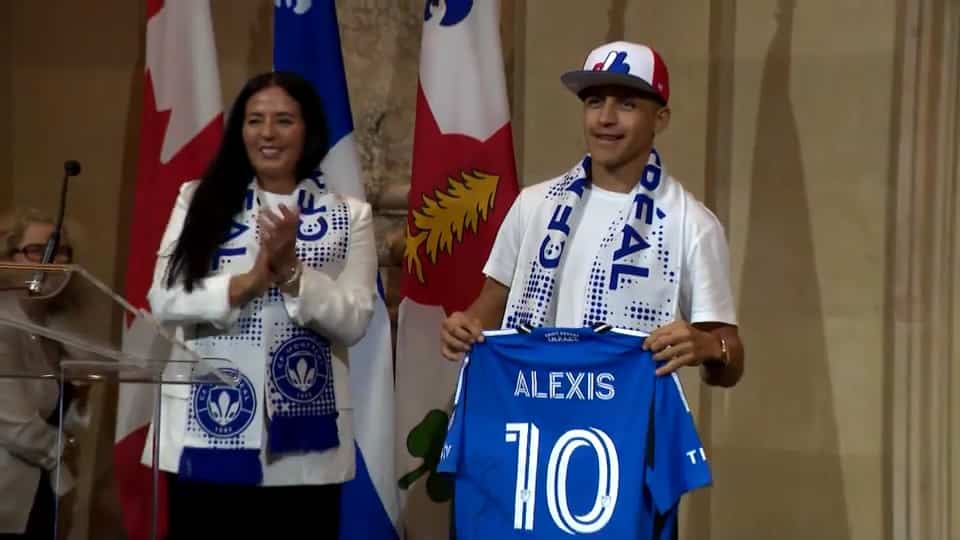 Alexis Sanchez accueilli en héros à l'hôtel de ville