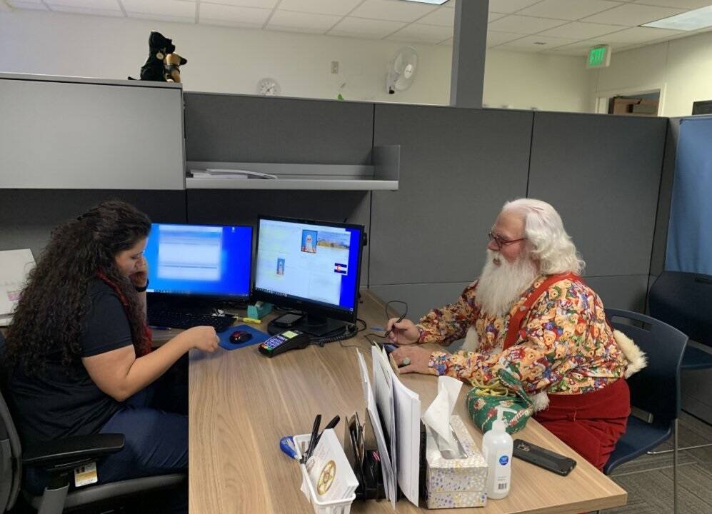 Le p&egrave;re No&euml;l obtient son permis de port d&rsquo;arme de poing