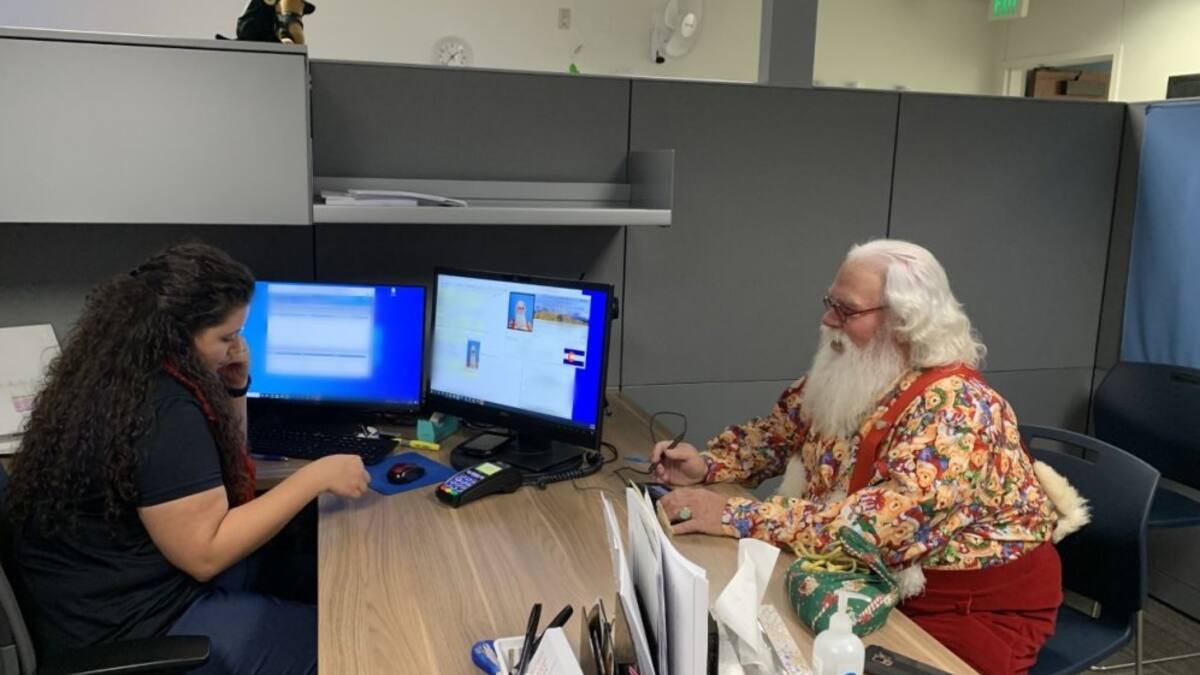 Le père Noël obtient son permis de port d’arme de poing