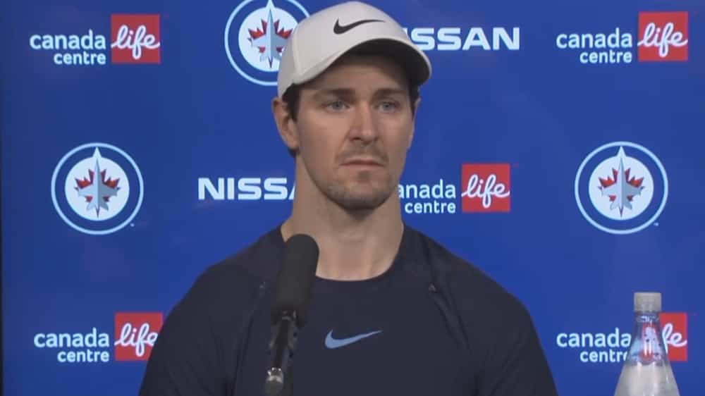 Mark Scheifele prêt à se battre avec Jake Evans