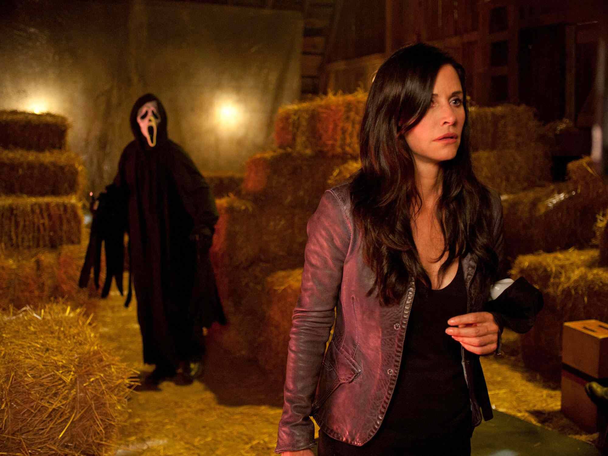 Courteney Cox traquée par Ghostface dans le film «Frissons 4».