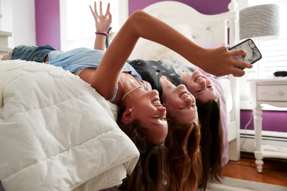 80% des jeunes filles modifient leur photo