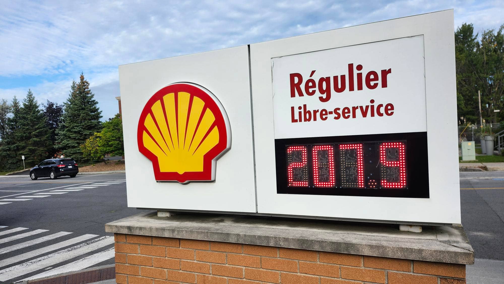 Encore plus cher pour faire le plein de votre auto: le litre atteint 2,07 $ le litre