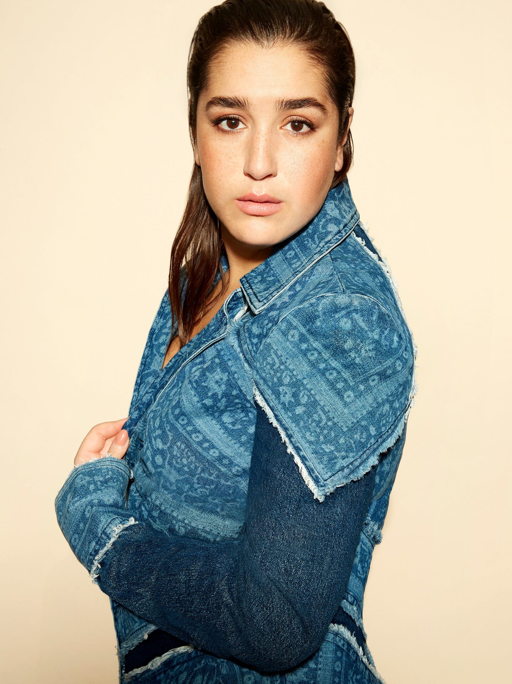 Au tour de Mariana Mazza d’adopter la frange!