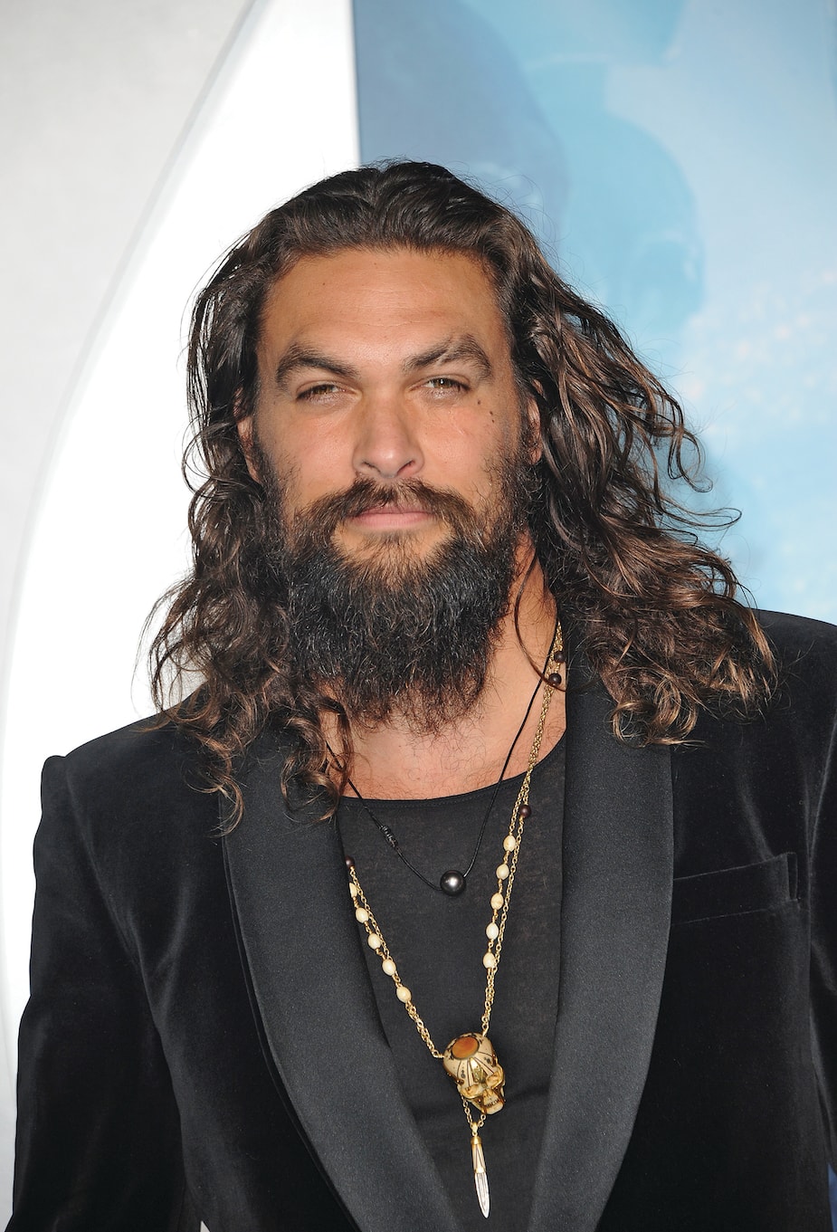 Image principale de l'article Jason Momoa se fait tatouer le crâne