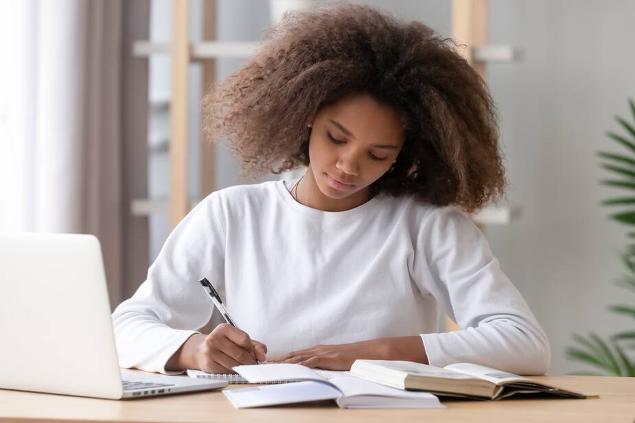 Image principale de l'article Étudier en ligne : 7 trucs pour être plus efficace