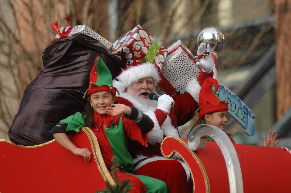 Image principale de l'article 6 défilés du père Noël au Québec
