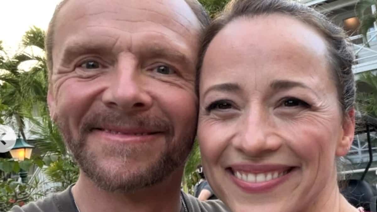 L’acteur de «Mission Impossible» Simon Pegg publie une photo Instagram en compagnie de Karine Vanasse