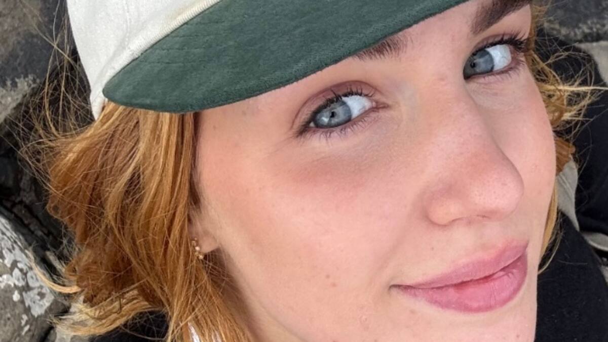 Voyez les jolies photos de Sophie Nélisse en voyage à travers l’Europe