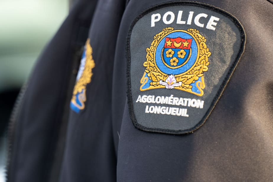 Le corps d'un homme de 21 ans a été retrouvé ce matin dans le stationnement d’une succursale bancaire sur le boulevard Roland-Therrien, à Longueuil.