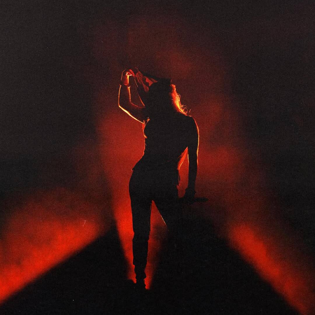 Cette it-girl renaît: tout sur son look assumé