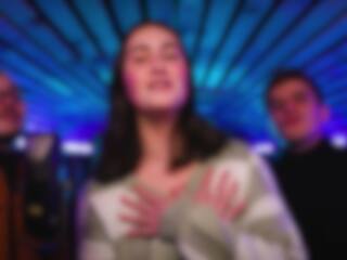 Voyez le vidéoclip de la chanson thème