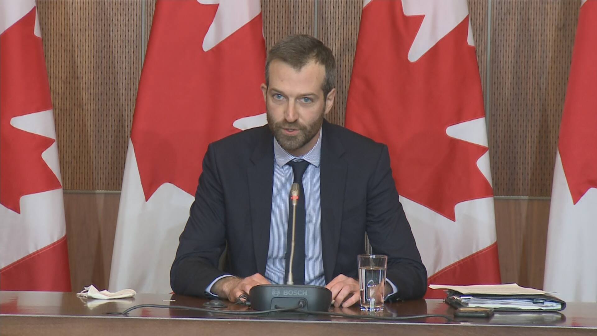 Le f&eacute;d&eacute;ral critiqu&eacute;: 5 d&eacute;clarations surprenantes de Jo&euml;l Lightbound