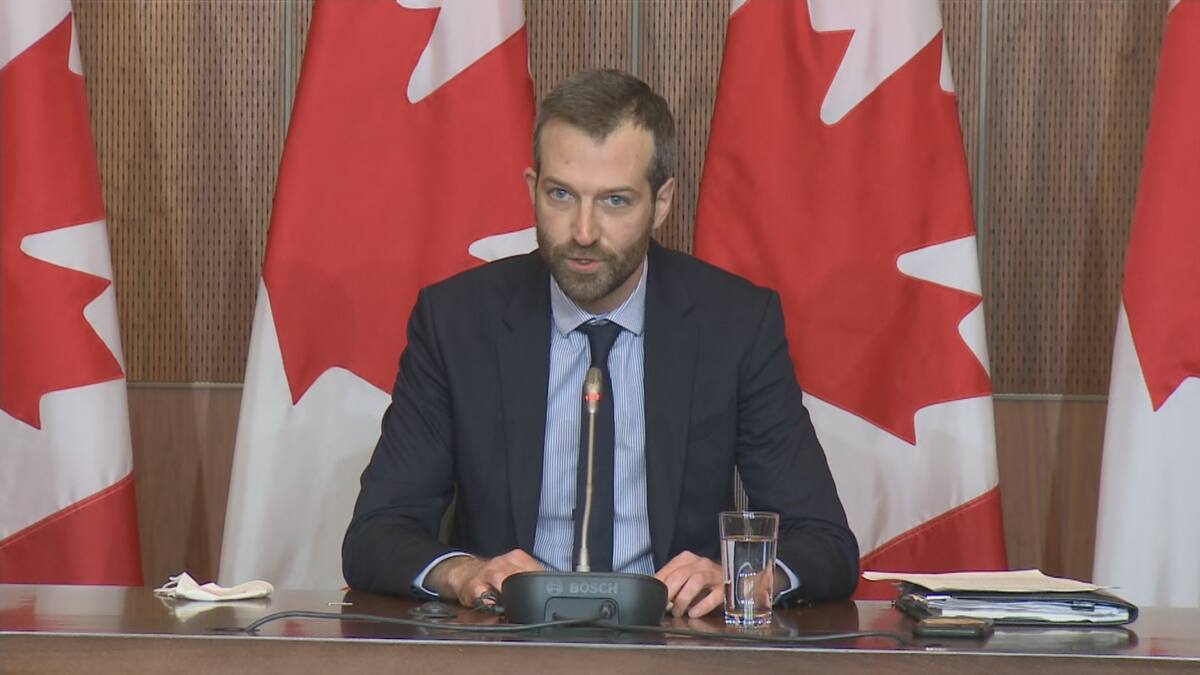 Le fédéral critiqué: 5 déclarations surprenantes de Joël Lightbound