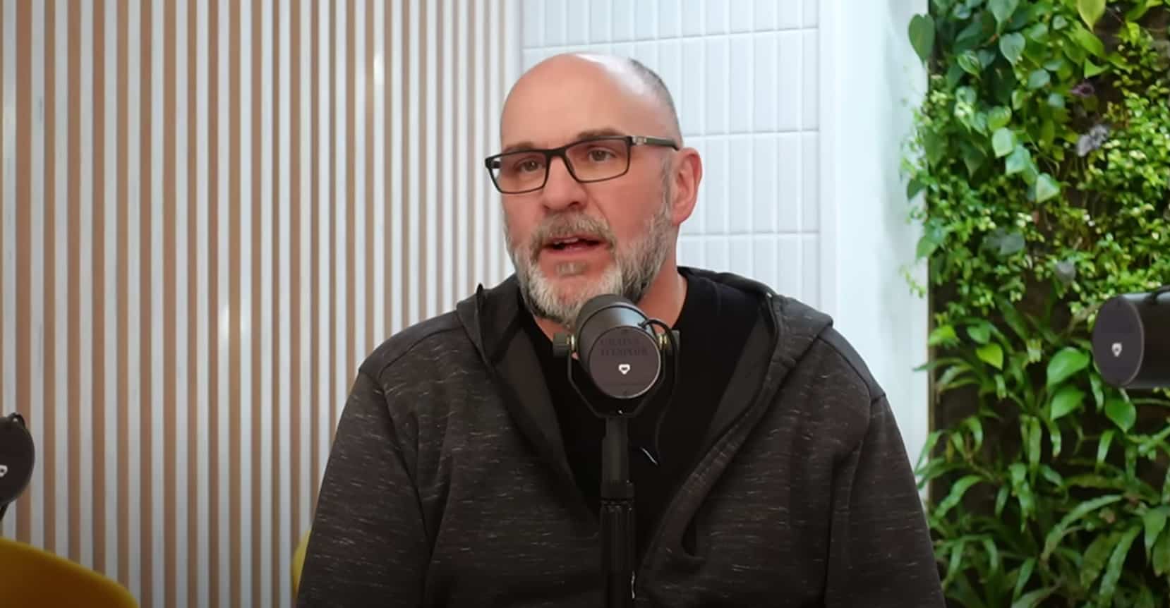 Il se confie sur son parcours vers la sobriété