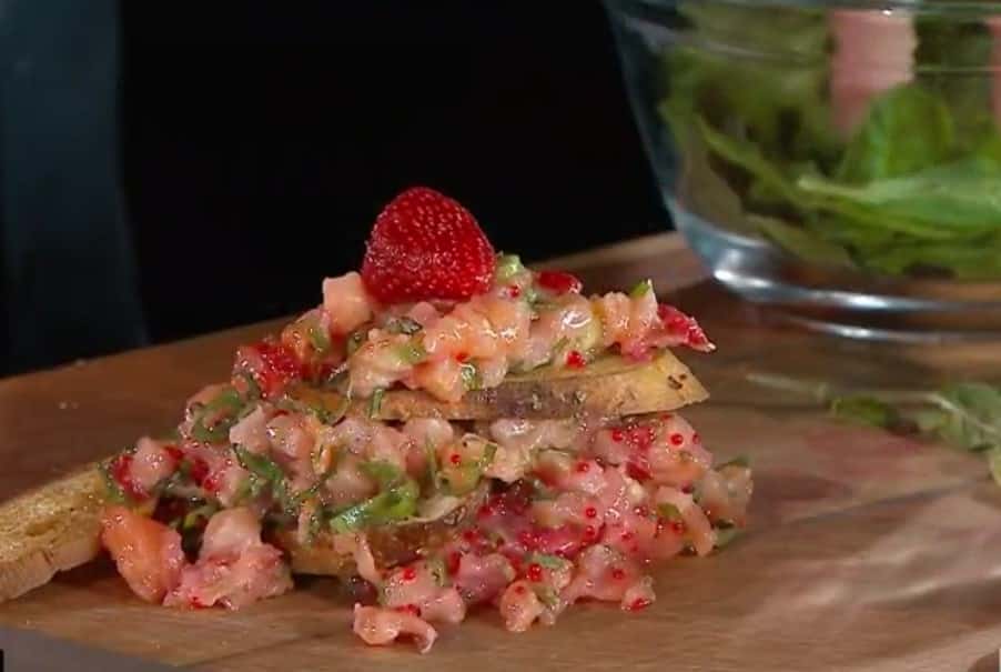 Tartare de saumon aux fraises et au basilic
