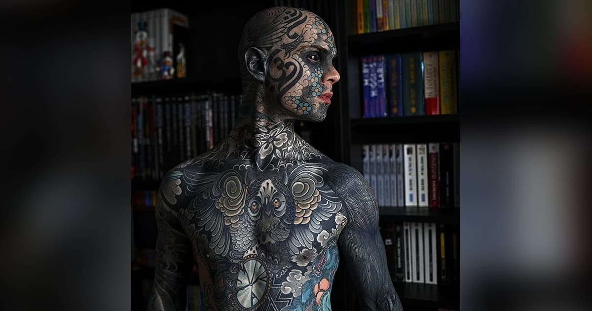 Il a perdu son emploi en raison de ses tatouages