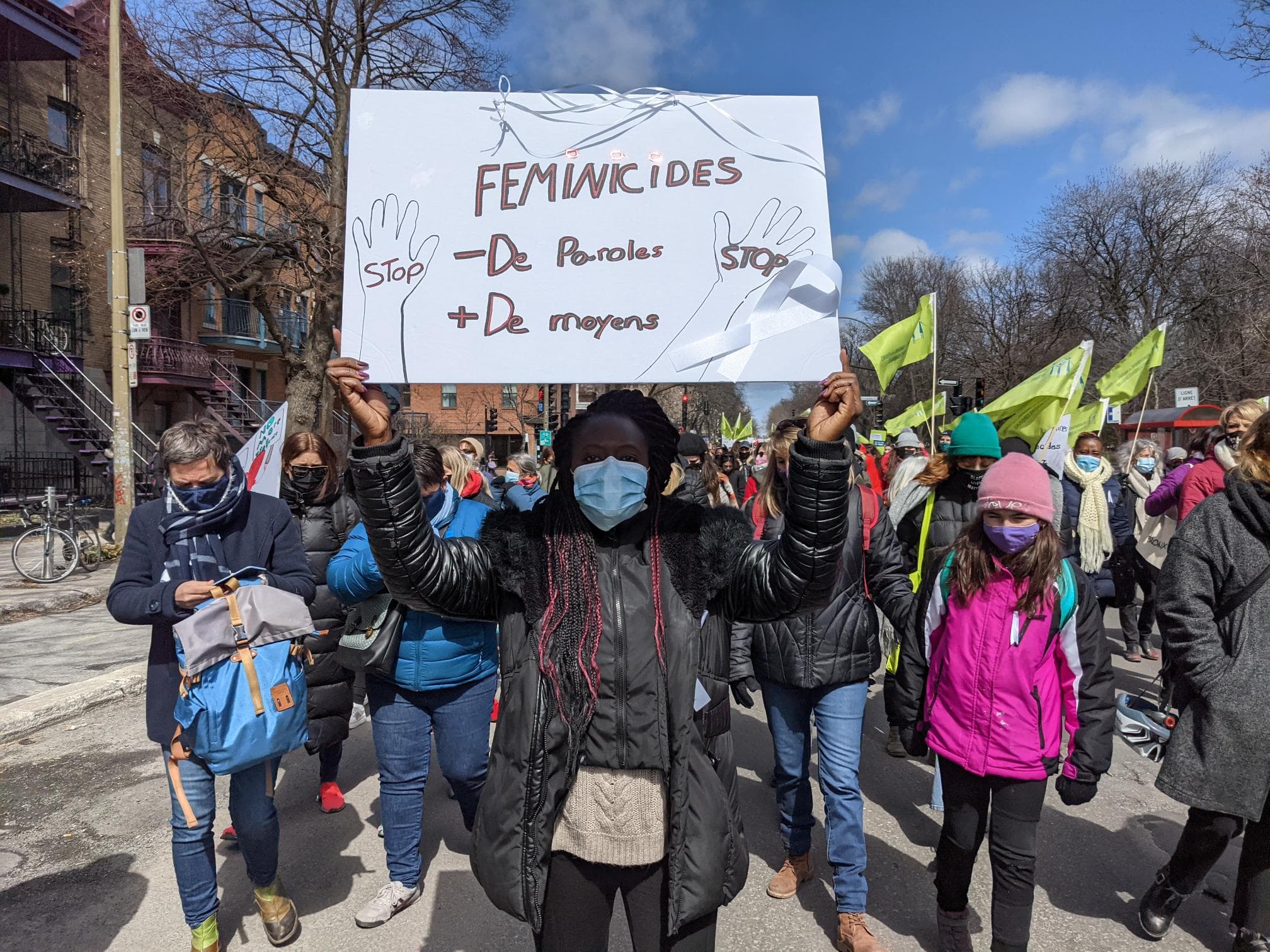 [EN IMAGES] Des milliers de personnes marchent contre la violence ...