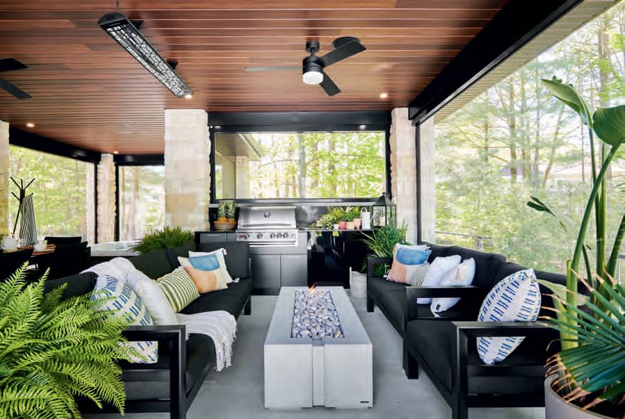 Une grande terrasse couverte pour bien profiter de l'été à l'abri des