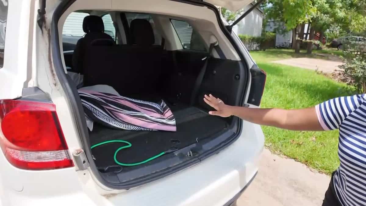 Une mère forcée de vivre dans sa voiture depuis le passage de l’ouragan Béryl