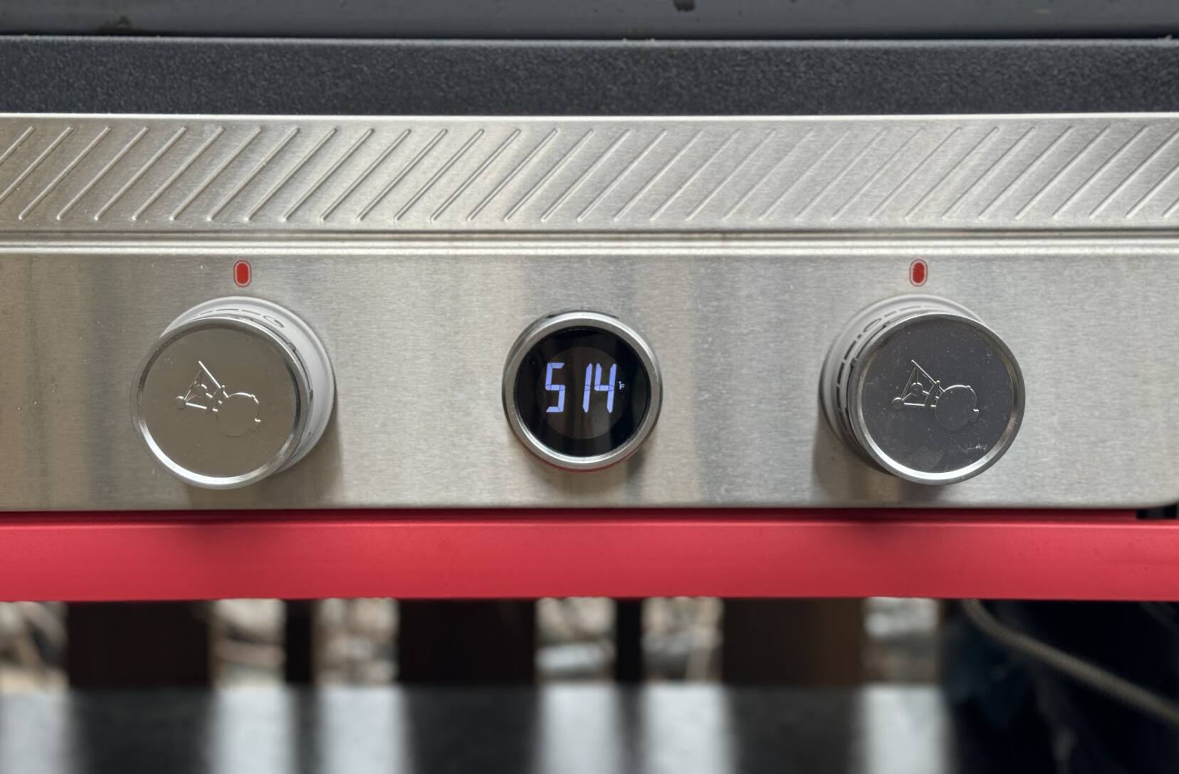 Le thermomètre numérique de la Weber Slate 30.