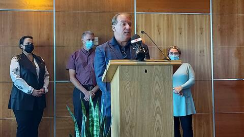 Sylvain Terrault, et le président du conseil d’administration de FERME